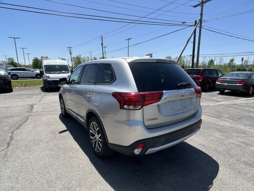 2018 MITSUBISHI OUTLANDER ES