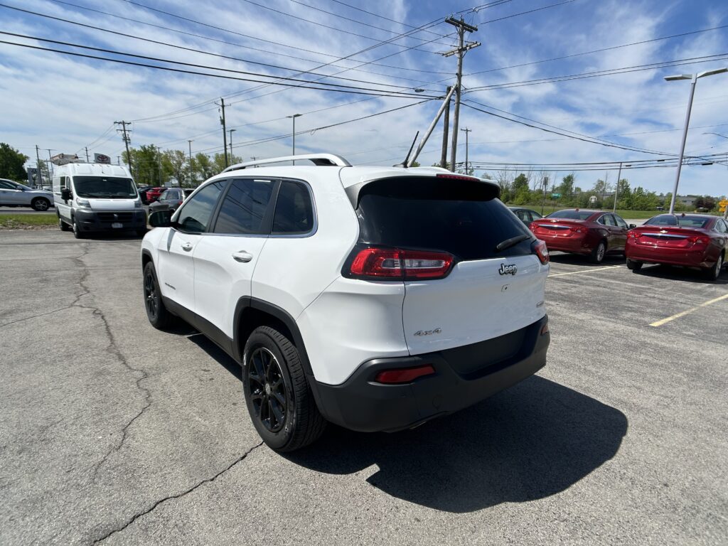 2018 Jeep CHEROKEE LATITUDE