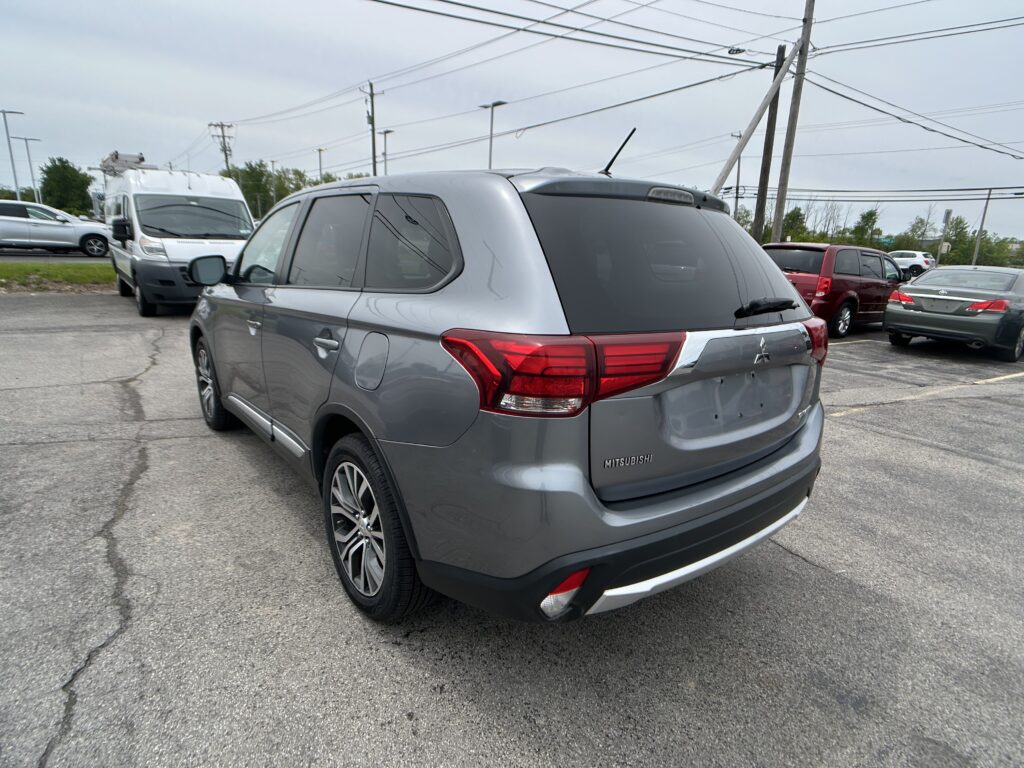 2016 MITSUBISHI OUTLANDER ES