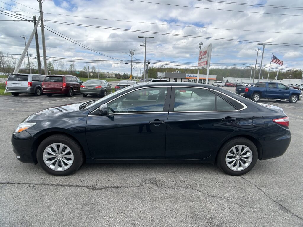 2017 Toyota CAMRY LE