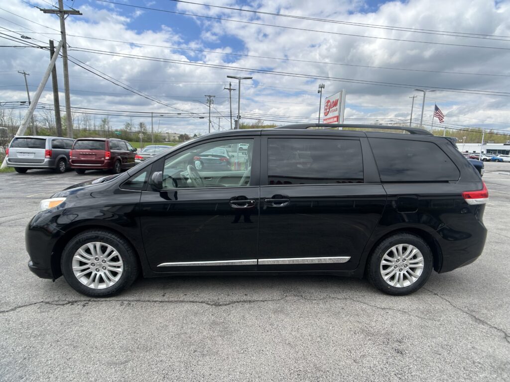 2014 Toyota SIENNA XLE