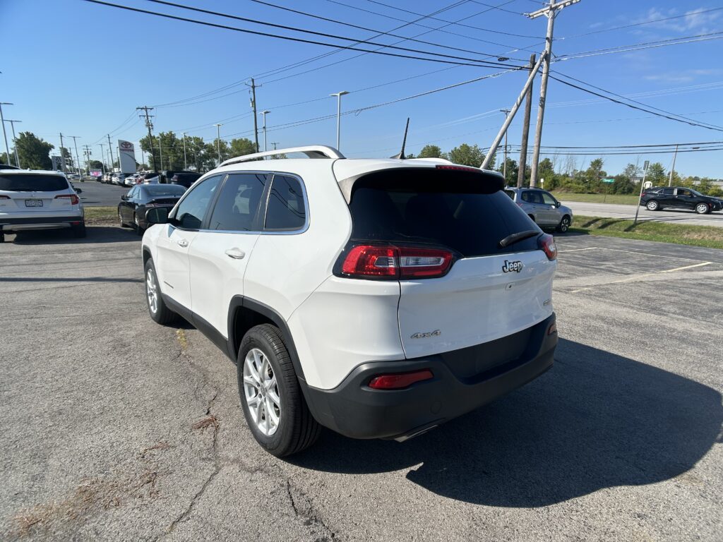 2017 Jeep CHEROKEE LATITUDE