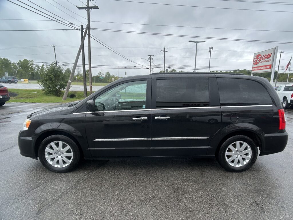 2015 CHRYSLER TOWN & COUNTRY TOUR