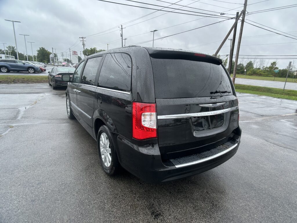 2015 CHRYSLER TOWN & COUNTRY TOUR