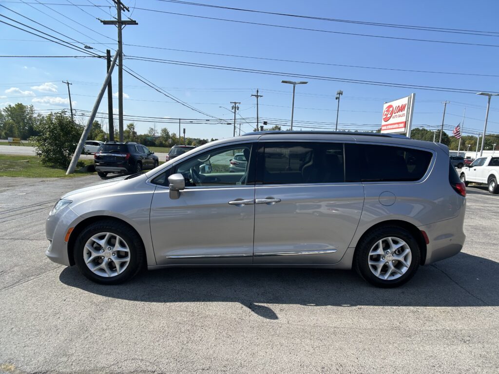 2017 CHRYSLER PACIFICA TOURING L P