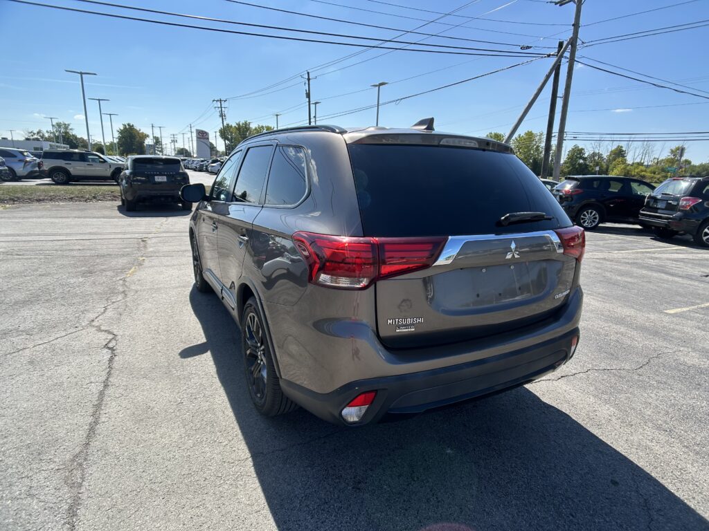 2018 MITSUBISHI OUTLANDER SE