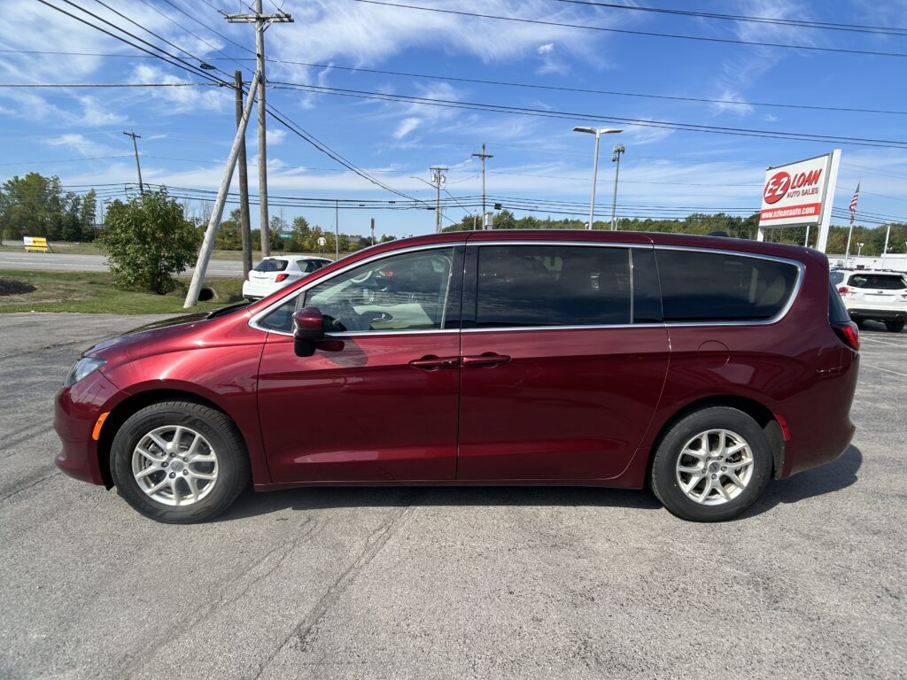 2021 CHRYSLER VOYAGER LX