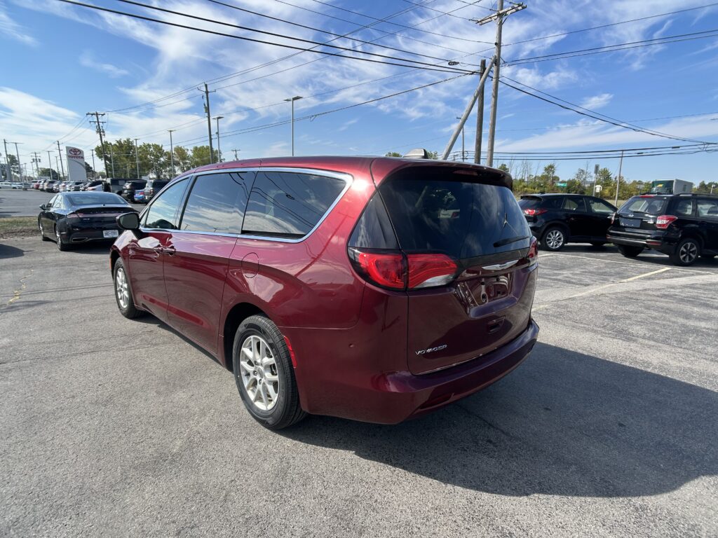 2021 CHRYSLER VOYAGER LX