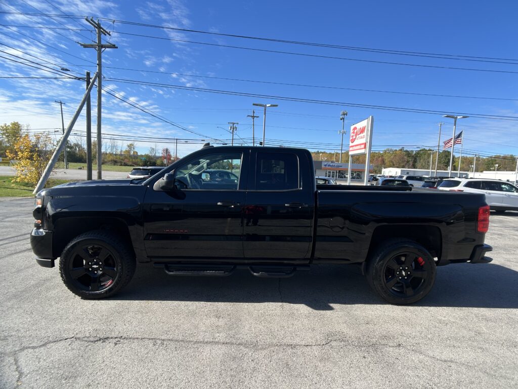 2017 Chevrolet SILVERADO LT