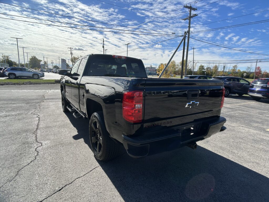 2017 Chevrolet SILVERADO LT