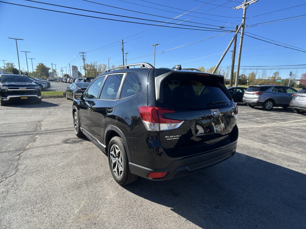 2022 SUBARU FORESTER PREMIUM