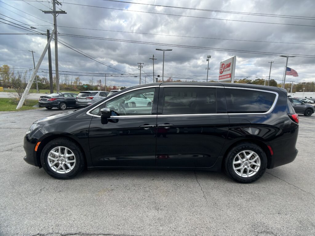 2021 CHRYSLER VOYAGER LX