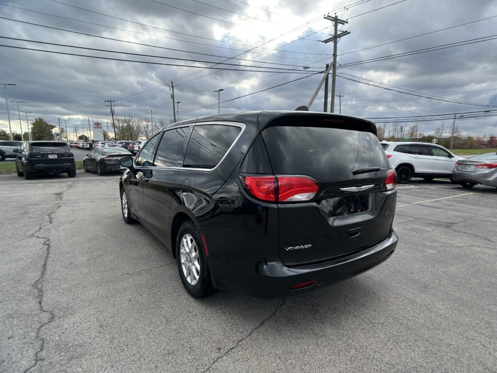 2021 CHRYSLER VOYAGER LX