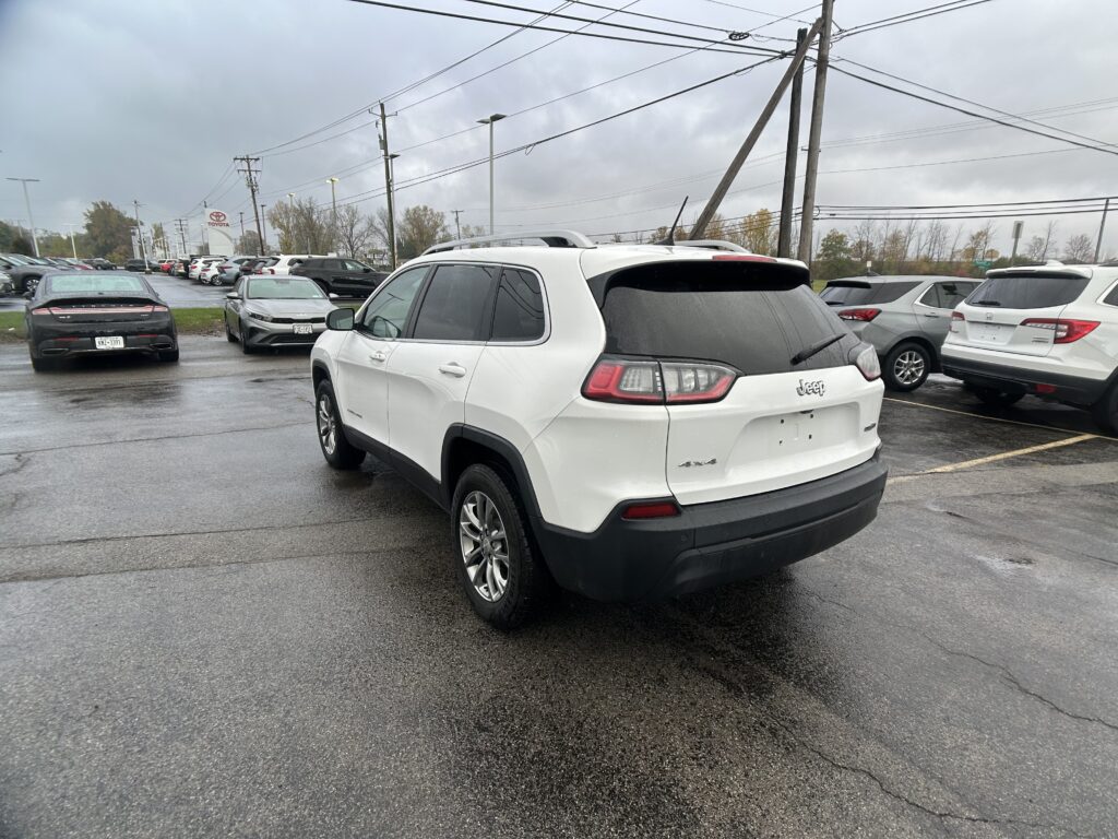 2019 Jeep CHEROKEE LATITUDE