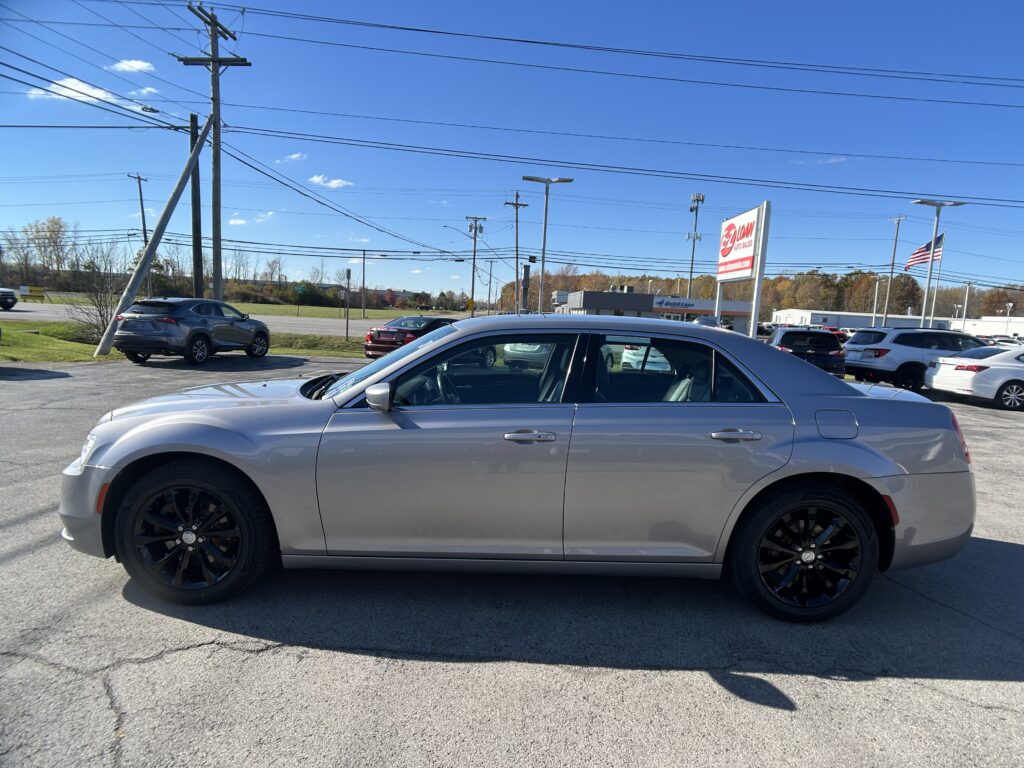 2017 CHRYSLER 300 LIMITED