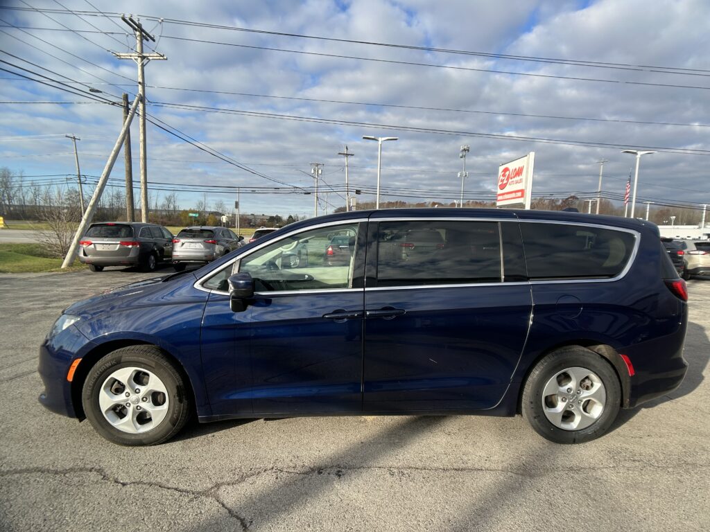 2017 CHRYSLER PACIFICA LX
