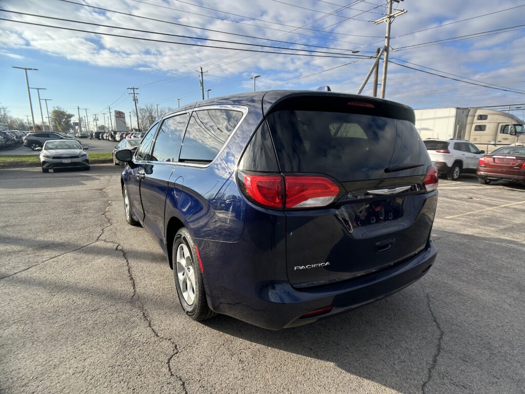 2017 CHRYSLER PACIFICA LX