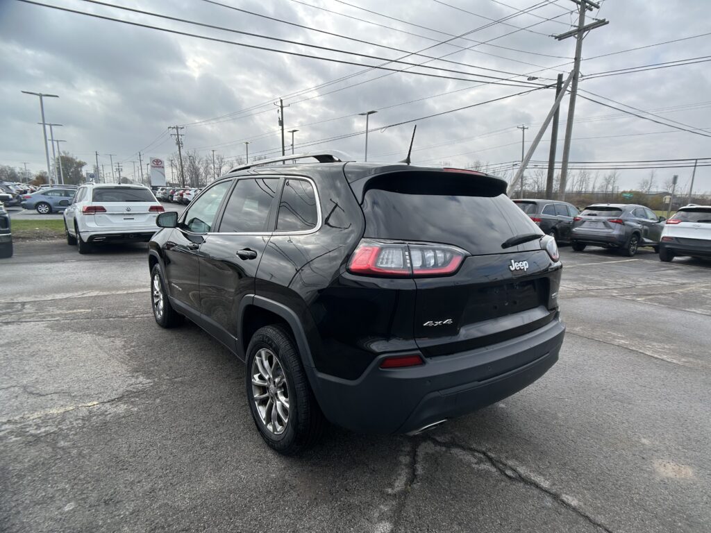 2019 Jeep CHEROKEE LATITUDE