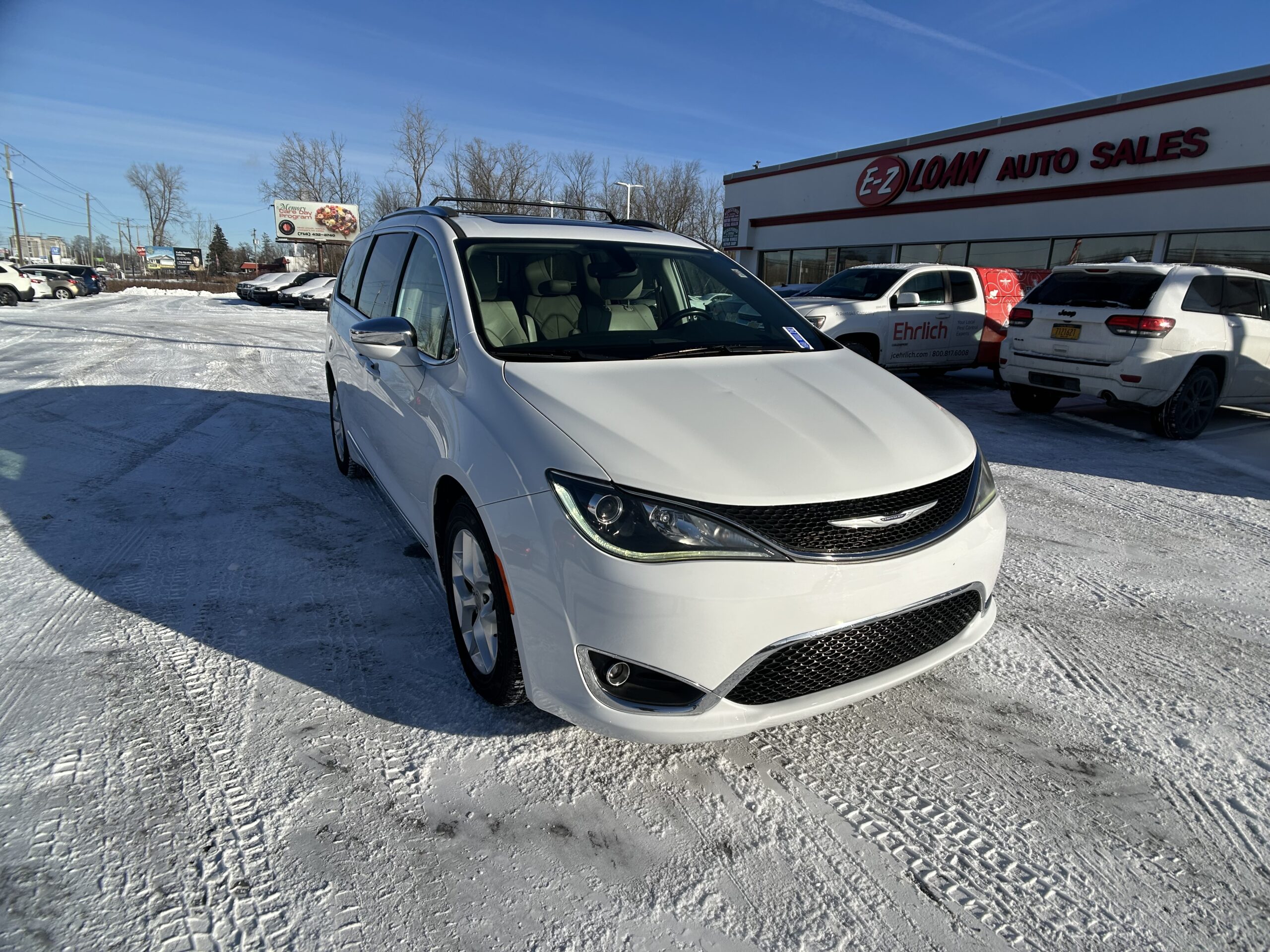 2020 Chrysler Pacifica Limited's photo