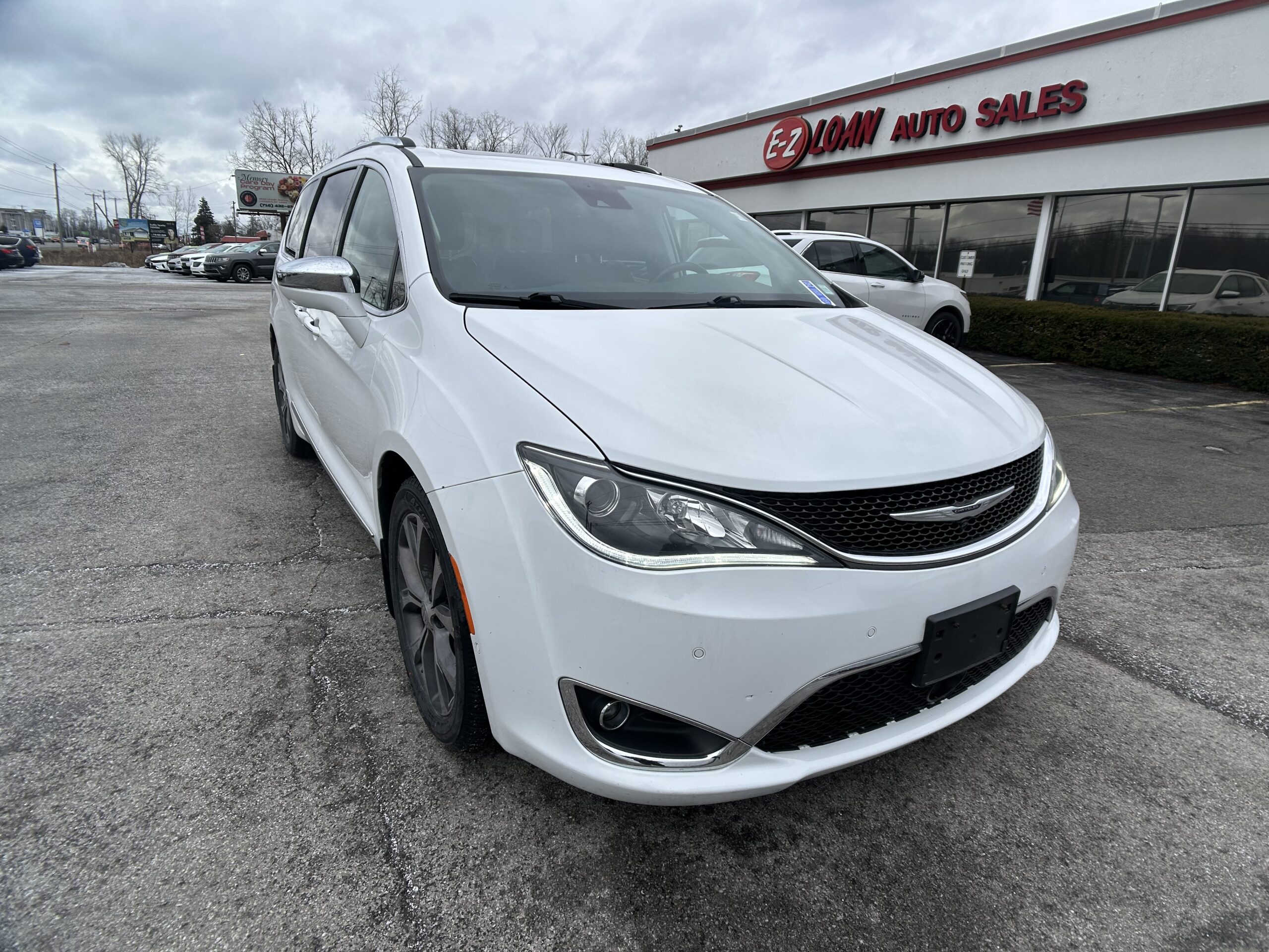 2018 Chrysler Pacifica Limited's photo