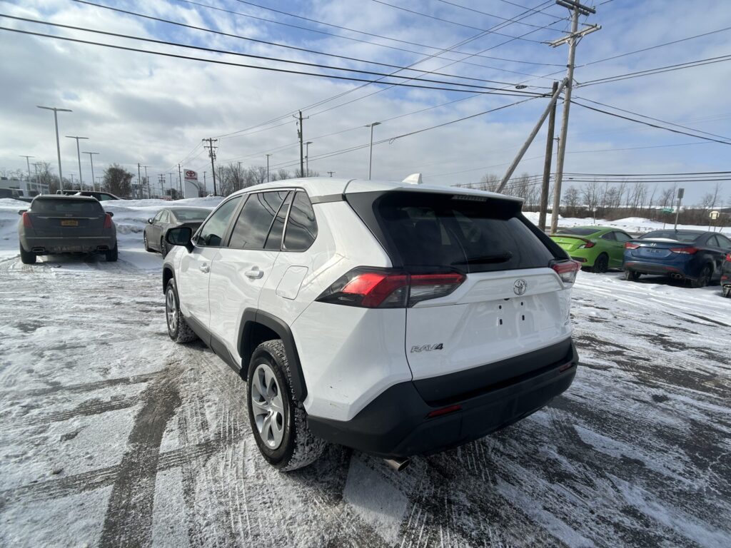 2023 Toyota RAV4 LE