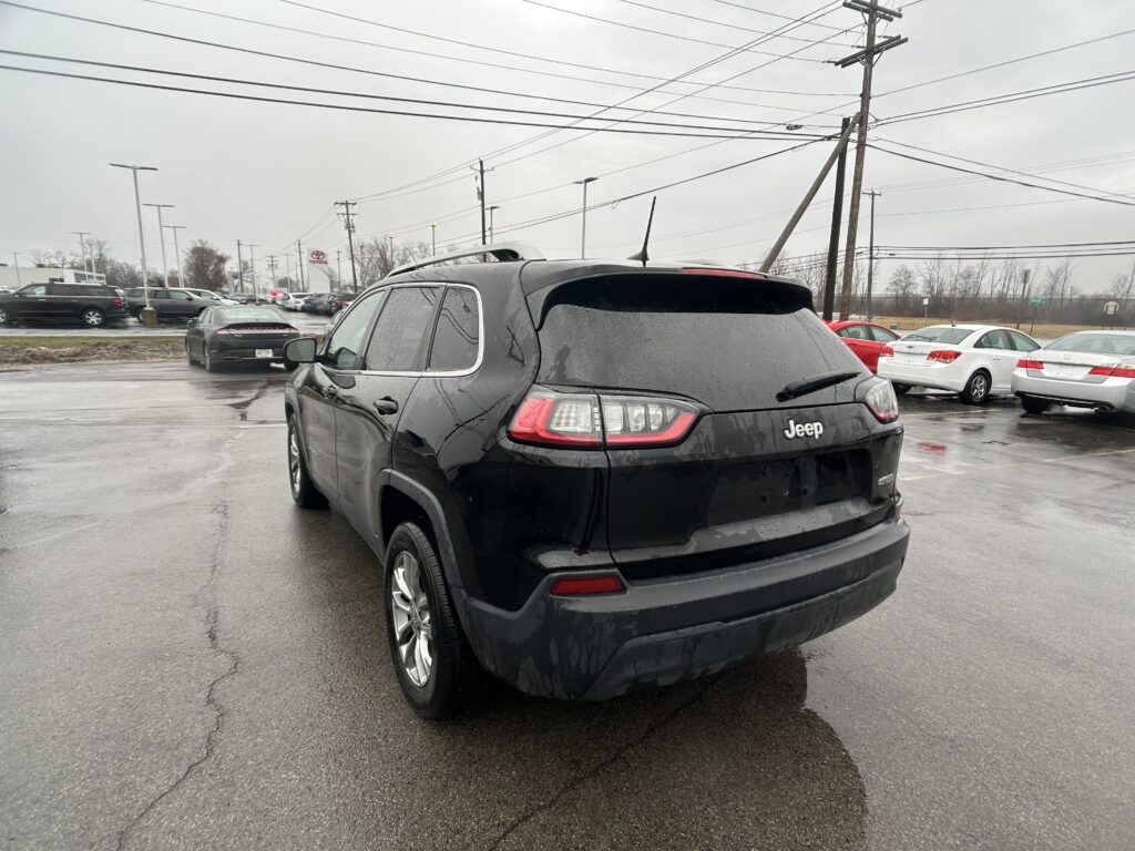 2019 Jeep CHEROKEE LATITUDE