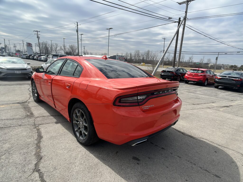 2017 Dodge CHARGER SXT