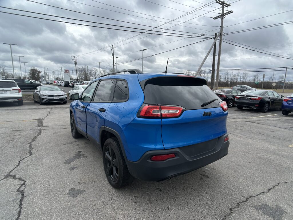 2017 Jeep CHEROKEE SPORT