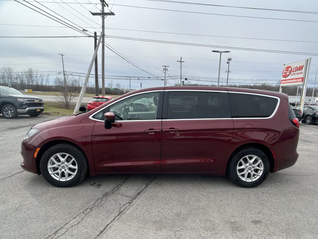2021 CHRYSLER VOYAGER LX