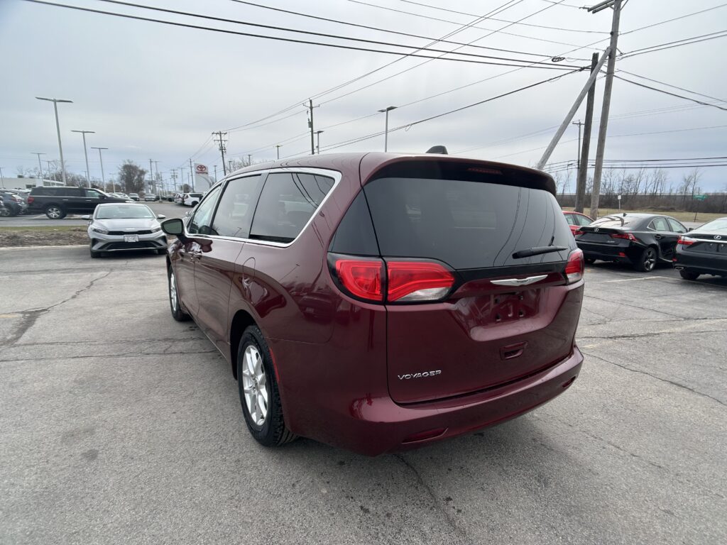2021 CHRYSLER VOYAGER LX
