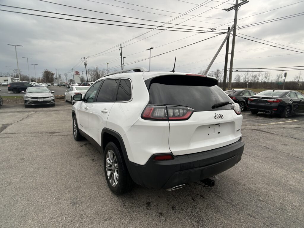 2019 Jeep CHEROKEE LATITUDE
