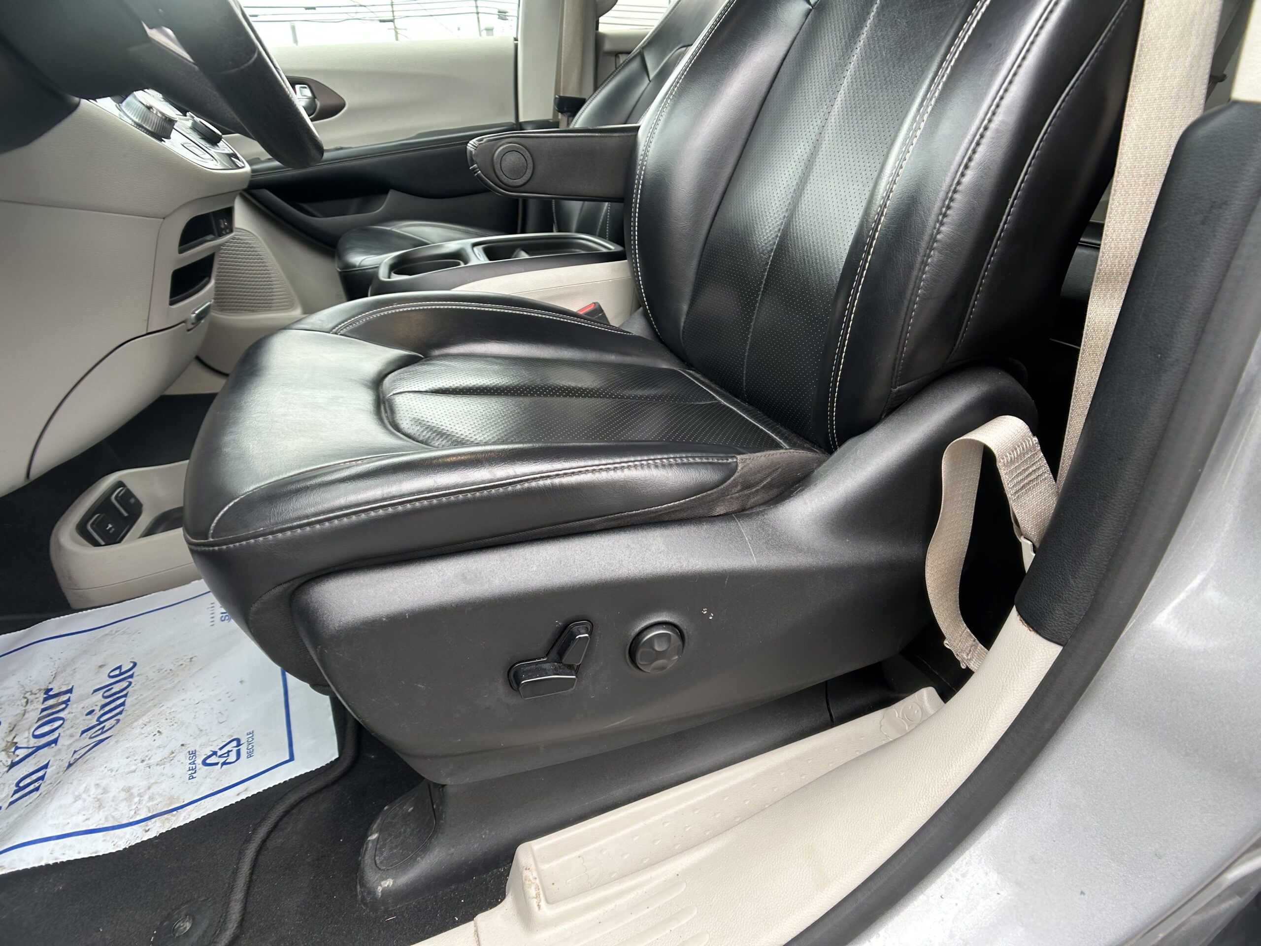 2020 Chrysler Voyager LXI - Photo 10