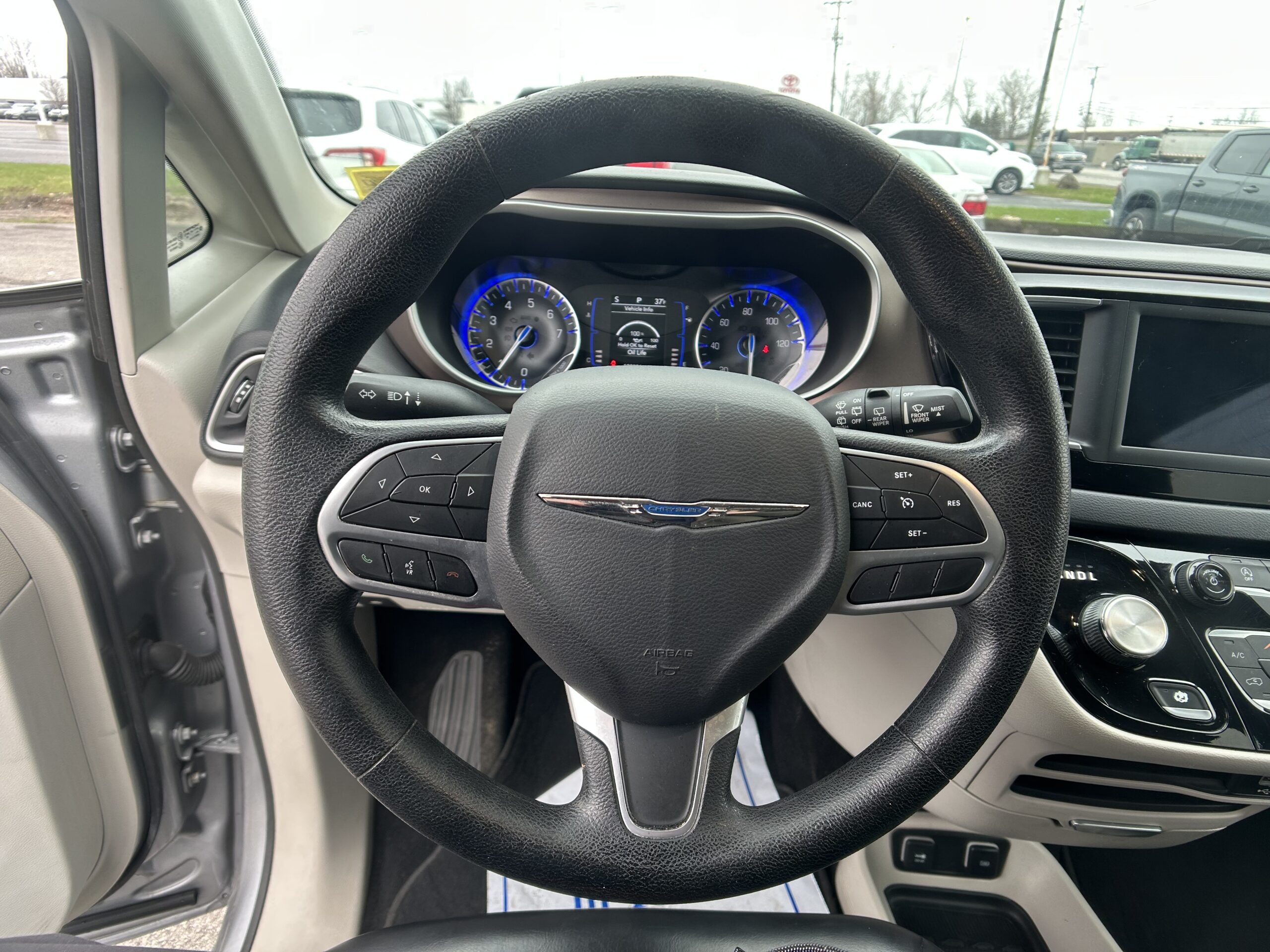 2020 Chrysler Voyager LXI - Photo 11
