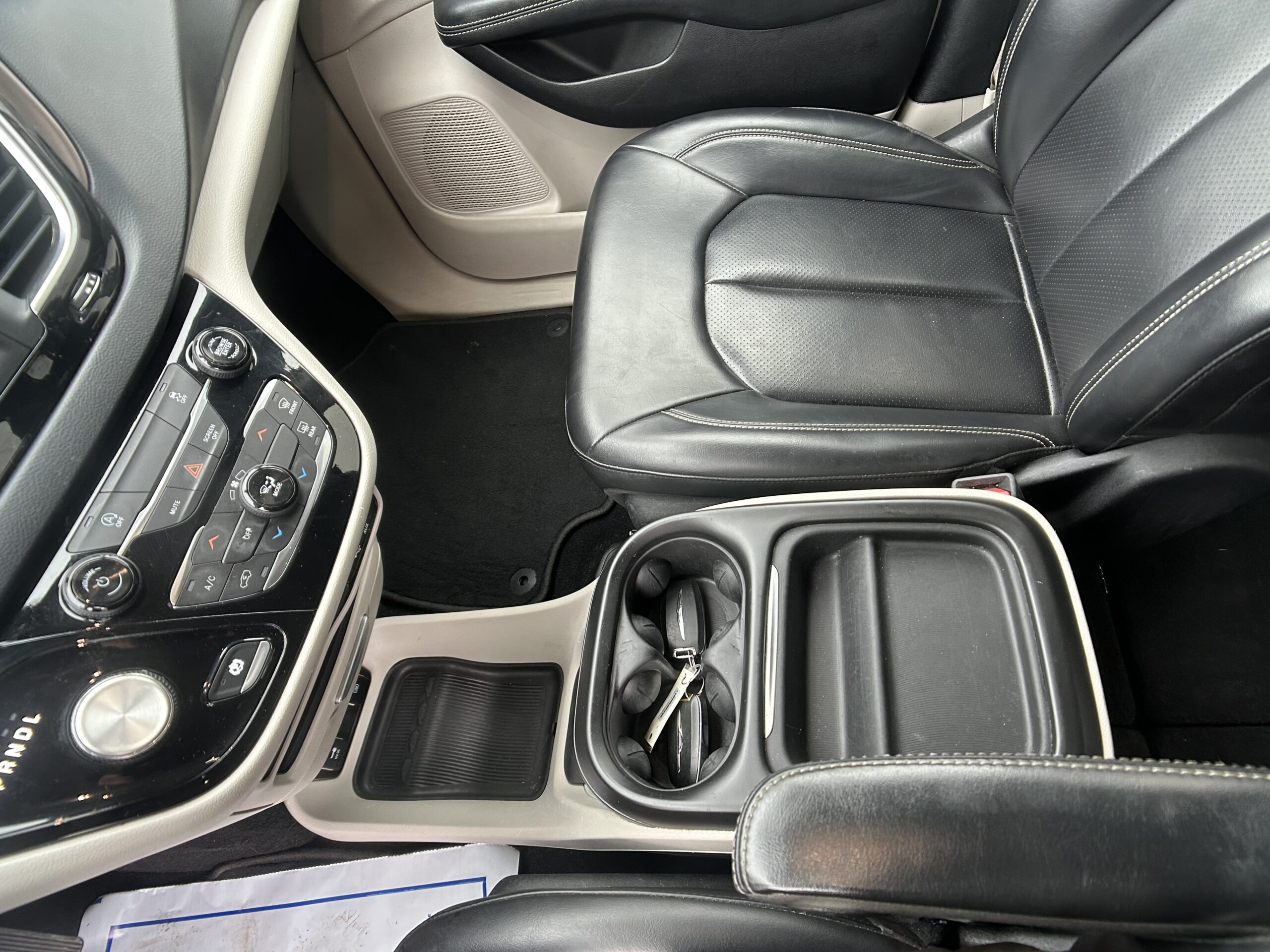 2020 Chrysler Voyager LXI - Photo 15