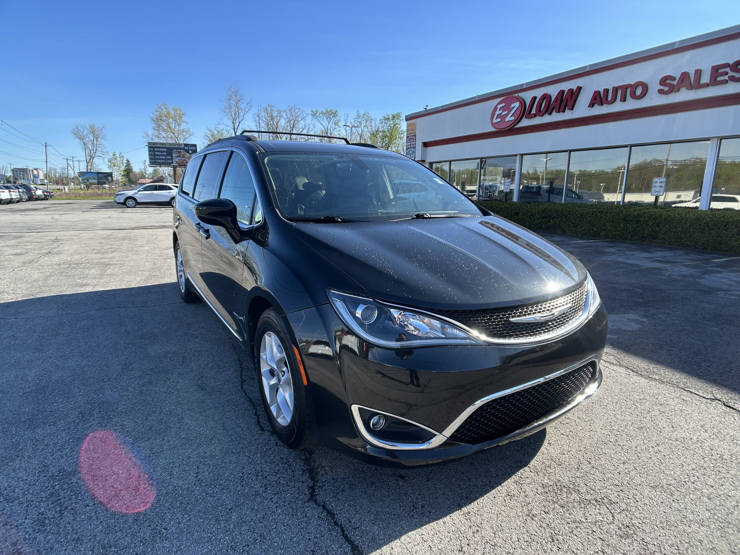 2017 Chrysler Pacifica Touring-L's photo