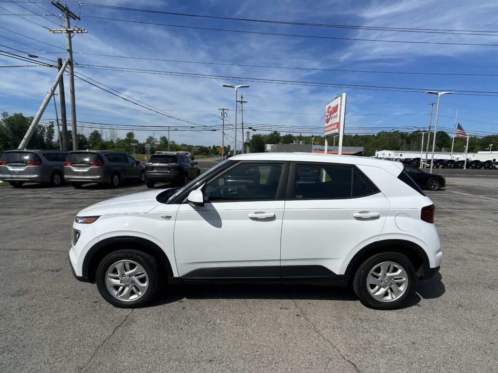 2022 Hyundai VENUE SE