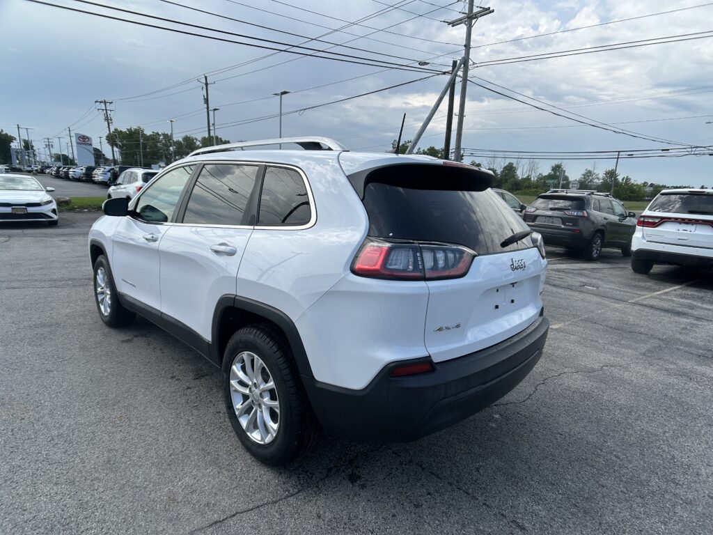 2019 Jeep CHEROKEE LATITUDE