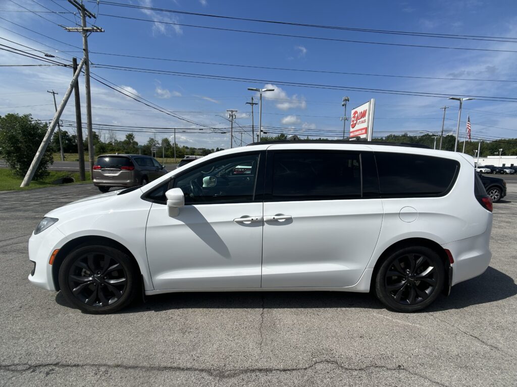 2019 CHRYSLER PACIFICA TOURING