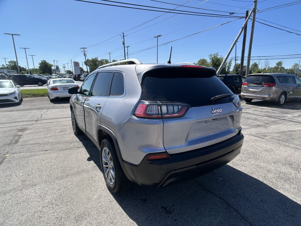 2019 Jeep CHEROKEE LATITUDE