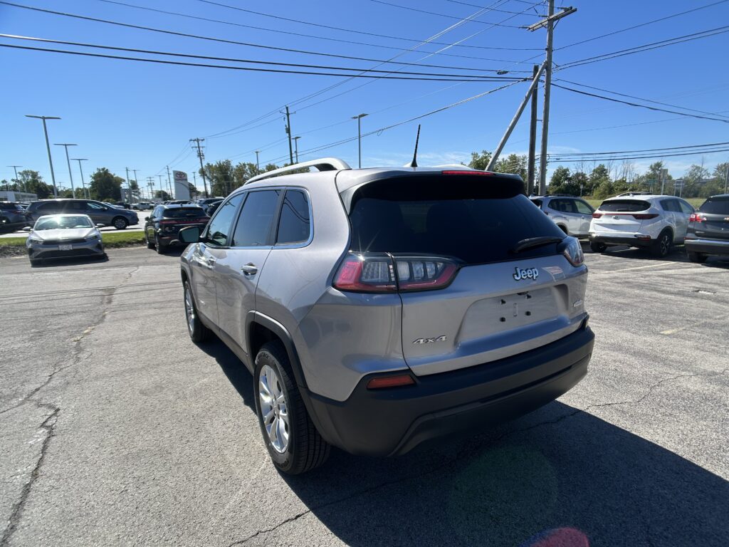 2019 Jeep CHEROKEE LATITUDE