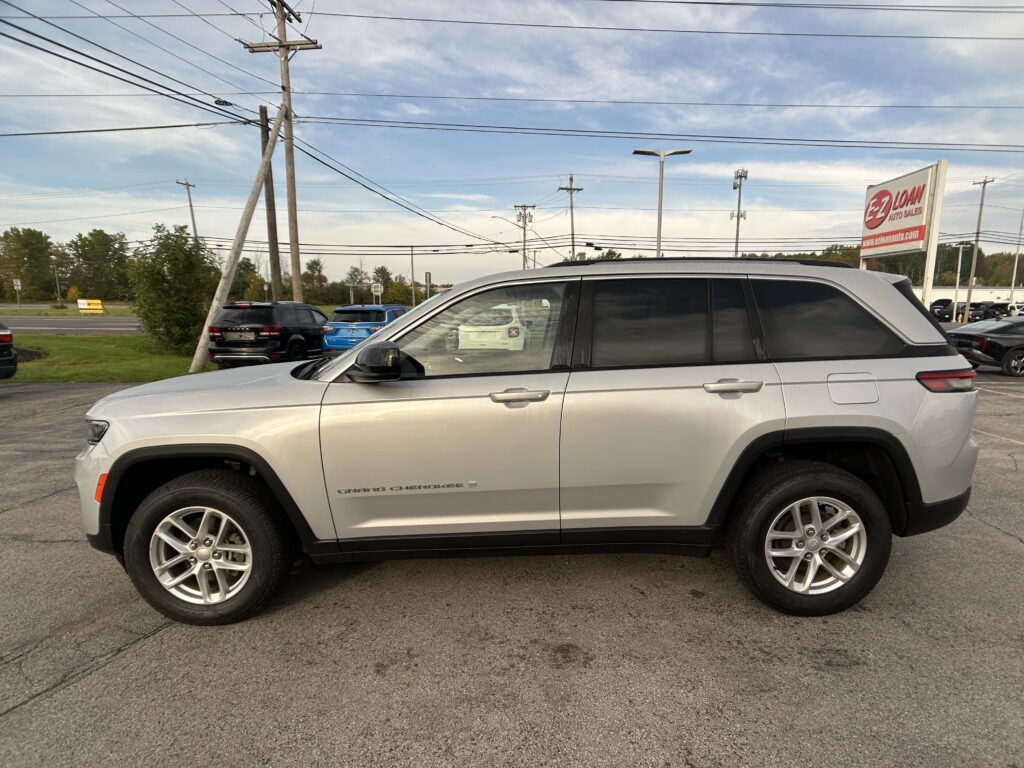 2023 Jeep GRAND CHEROKEE