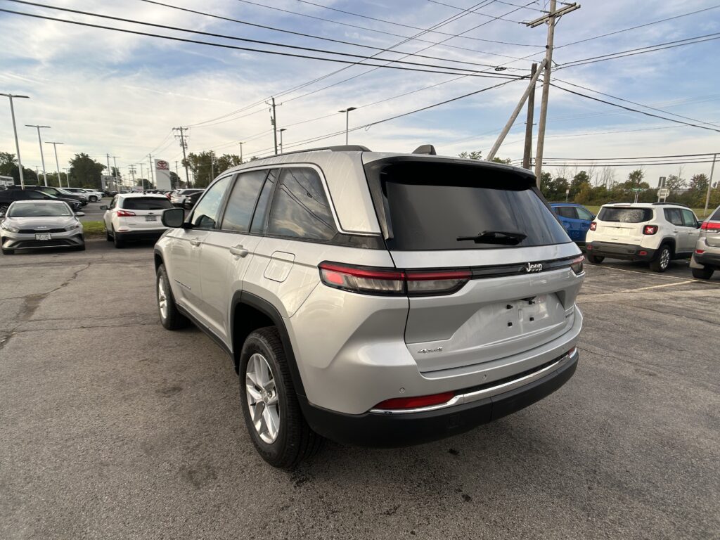 2023 Jeep GRAND CHEROKEE