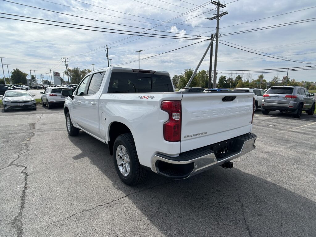 2023 Chevrolet SILVERADO LT